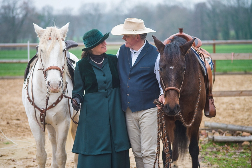 Regine und Andreas Wagner mit ihren Pferden auf dem Reginenhof Ochtmannien